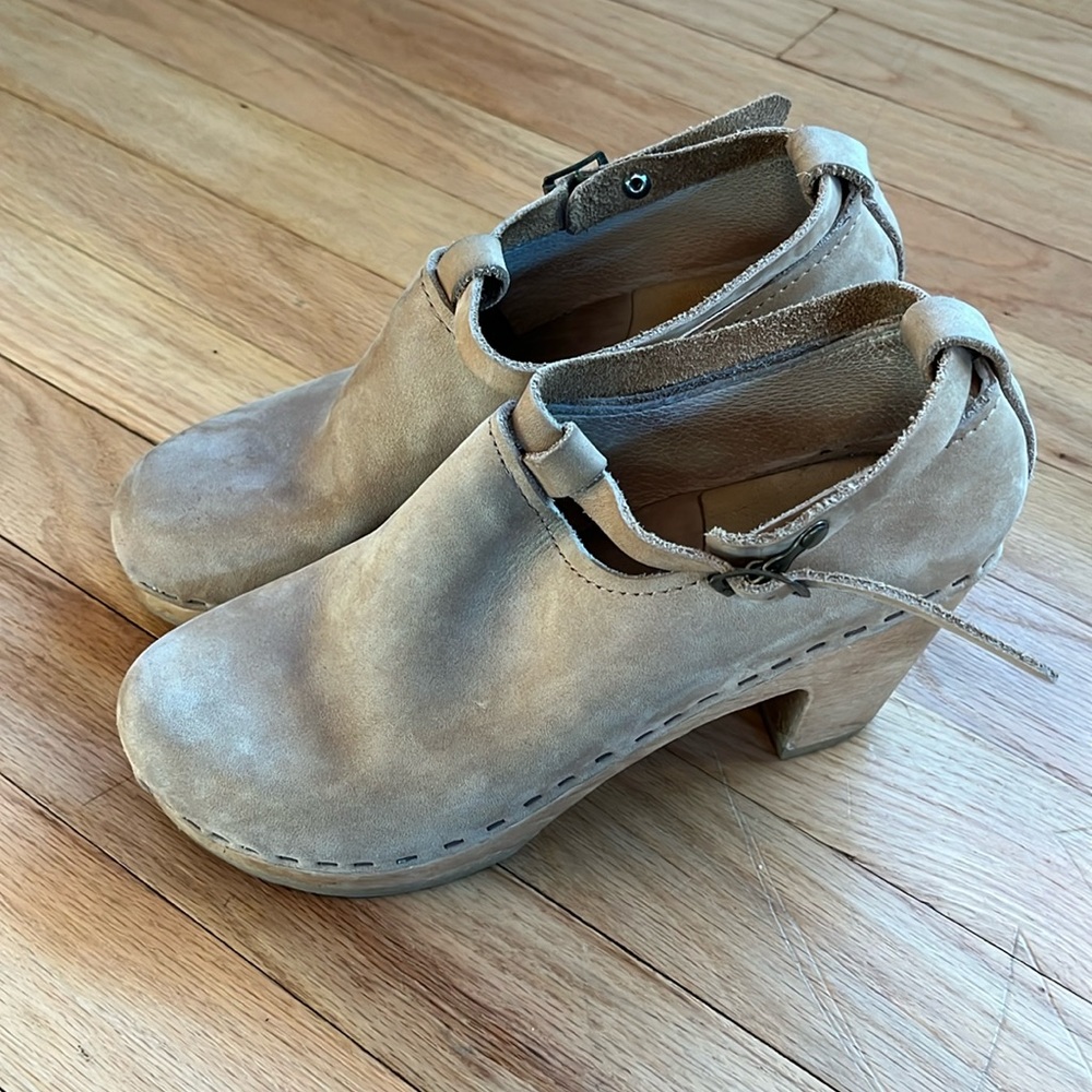 No.6 Ankle Strap tan suede clogs